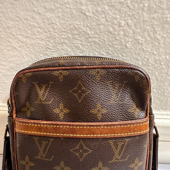 LOUIS VUITTON Danube crossbody bag with dustbag and COA - Picture 11 of 17
